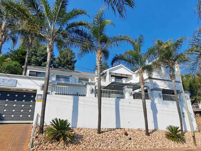 Stunning and Spacious Family Home in a Secure Boomed-Off Area - Photo 1