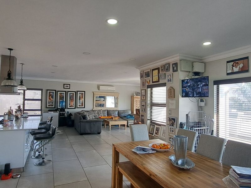 Stunning and Spacious Family Home in a Secure Boomed-Off Area - Photo 10