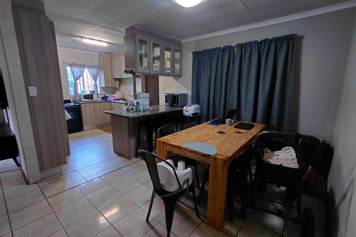 Charming Doornpoort Home With Spacious Yard - Photo 3