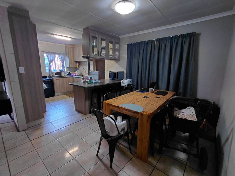 Charming Doornpoort Home With Spacious Yard - Photo 3