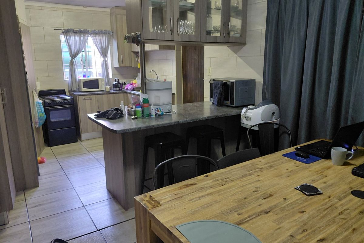 Charming Doornpoort Home With Spacious Yard - Photo 4