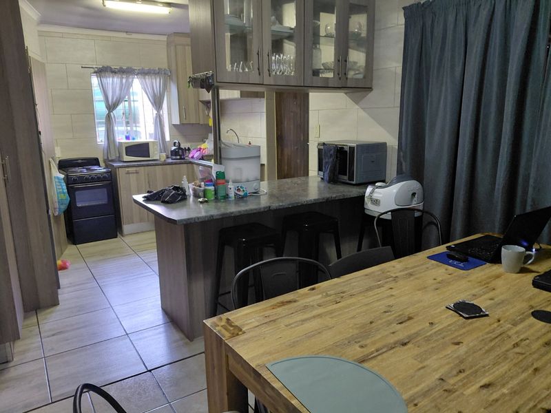 Charming Doornpoort Home With Spacious Yard - Photo 4