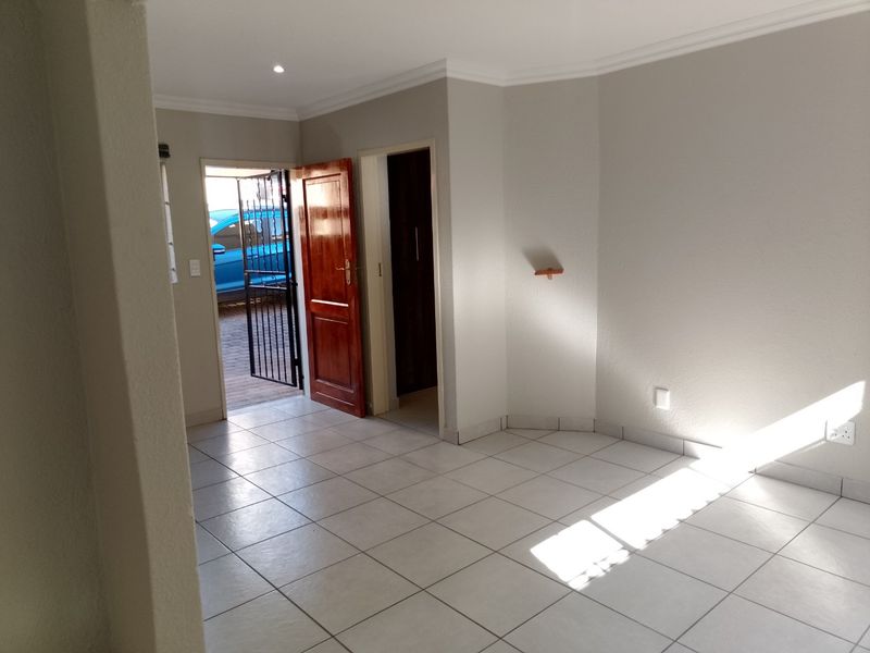 Modern Studio Apartment To Rent | La Montagne, Pretoria | R8 000 per Month - Photo 9