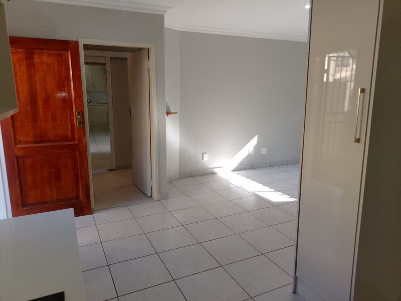Modern Studio Apartment To Rent | La Montagne, Pretoria | R8 000 per Month - Photo 8
