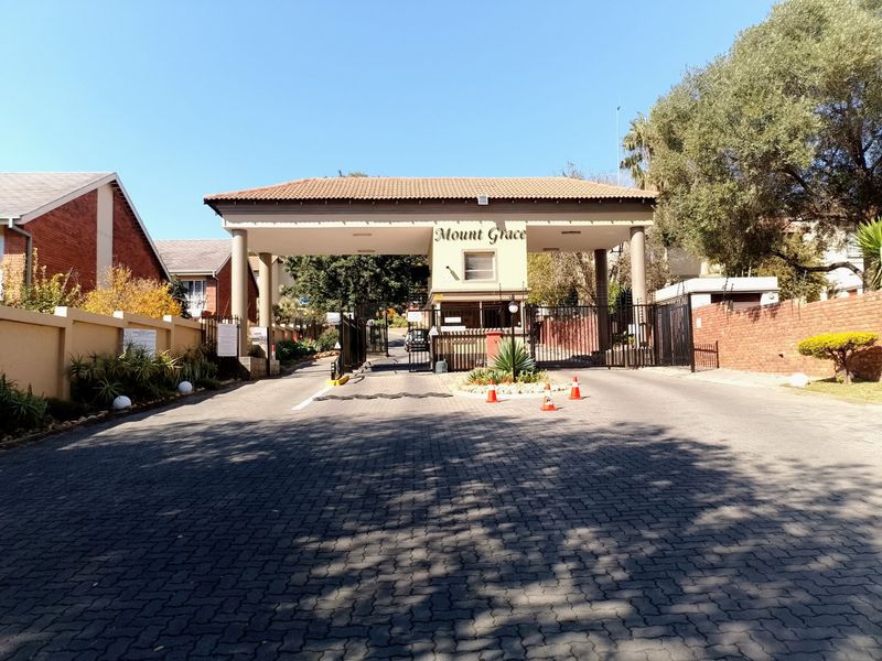 Modern Studio Apartment To Rent | La Montagne, Pretoria | R8 000 per Month - Photo 6