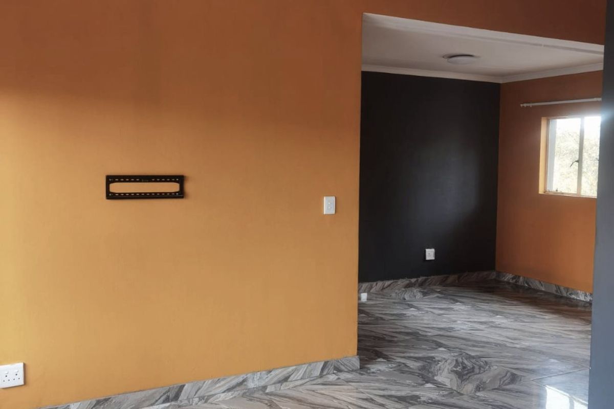 2 Bedrooms 2 Bathrooms apartment with single lockup garage and 1 covered packing IMMEDIATELY available. - Photo 4