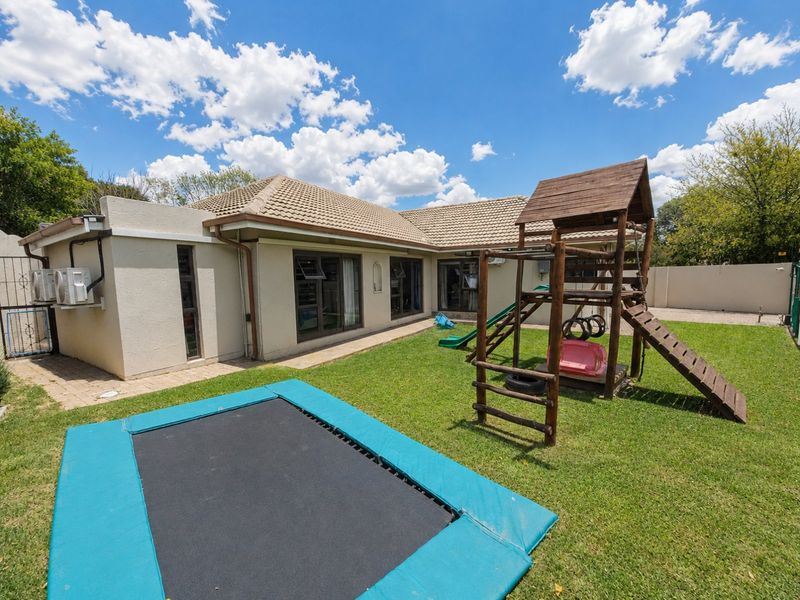 Family gem in Buurendal with luxe touches - Photo 1