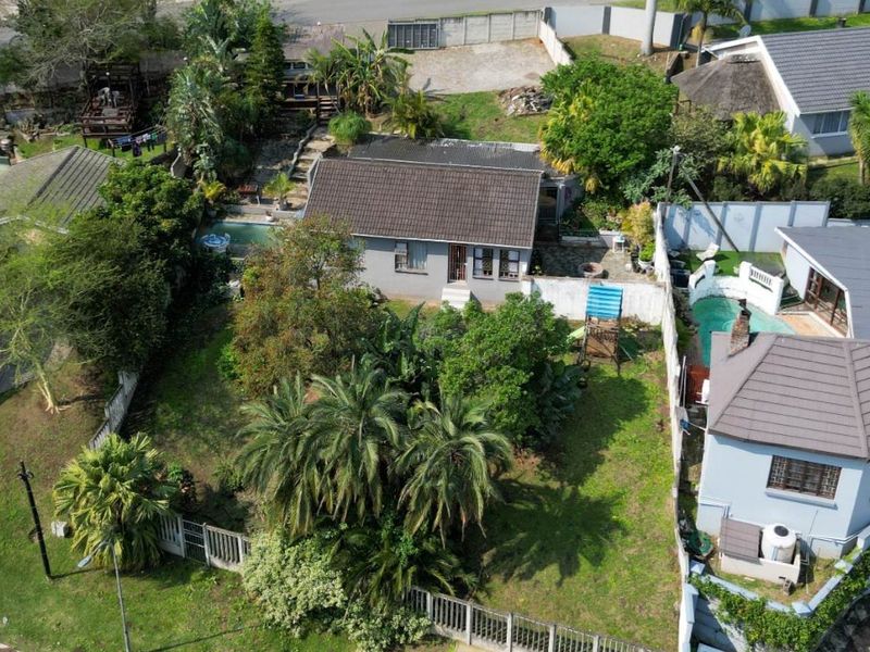 VALUE FOR MONEY FAMILY HOME WITH POOL IN SOUGHT-AFTER NAHOON VALLEY PARK - Photo 1