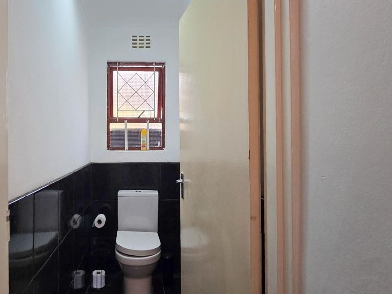VALUE FOR MONEY FAMILY HOME WITH POOL IN SOUGHT-AFTER NAHOON VALLEY PARK - Photo 10