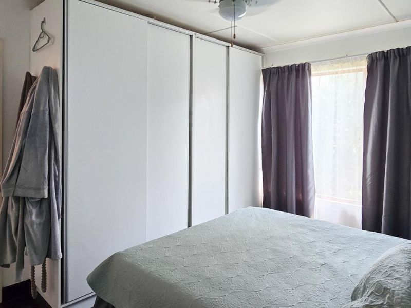 VALUE FOR MONEY FAMILY HOME WITH POOL IN SOUGHT-AFTER NAHOON VALLEY PARK - Photo 7