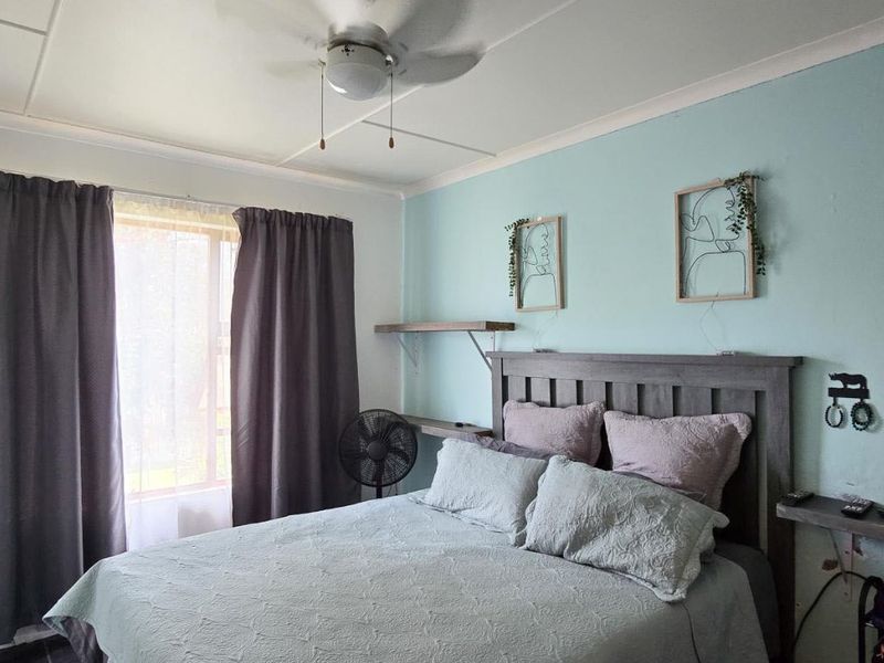 VALUE FOR MONEY FAMILY HOME WITH POOL IN SOUGHT-AFTER NAHOON VALLEY PARK - Photo 6