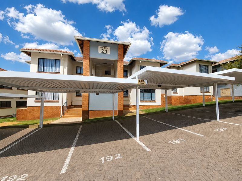 Greenstone Hill Gem with Open Plan Living and balcony with built in Braai. - Photo 1