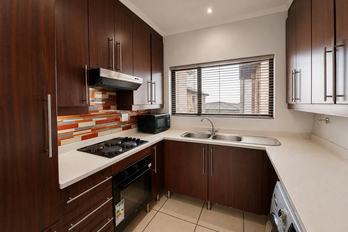 Greenstone Hill Gem with Open Plan Living and balcony with built in Braai. - Photo 2