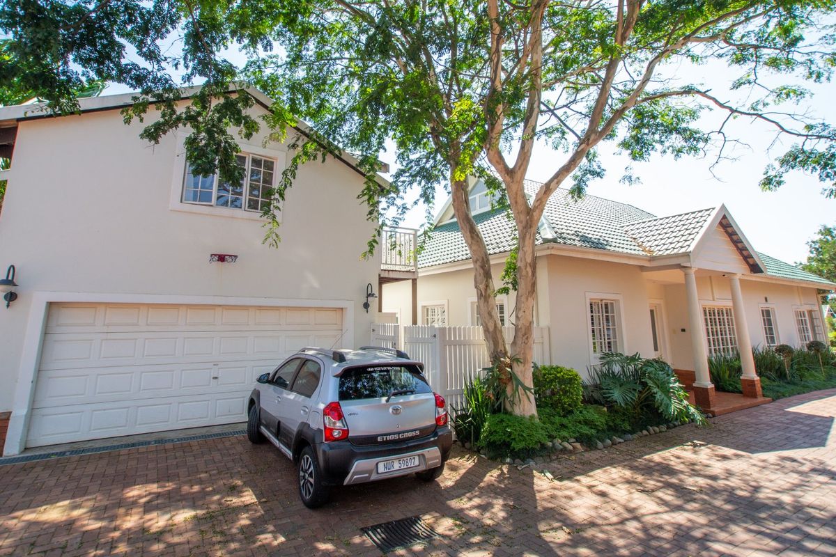 Mt Edgecombe Estate 2 - Spacious, freestanding cluster home in a quiet cul-de-sac near to Gate 6 - 4 bedroom with a self contained loft apartment -Experience peace of mind with 24-hour security and facilities to delight the whole family. Available from 1st of July - Photo 2