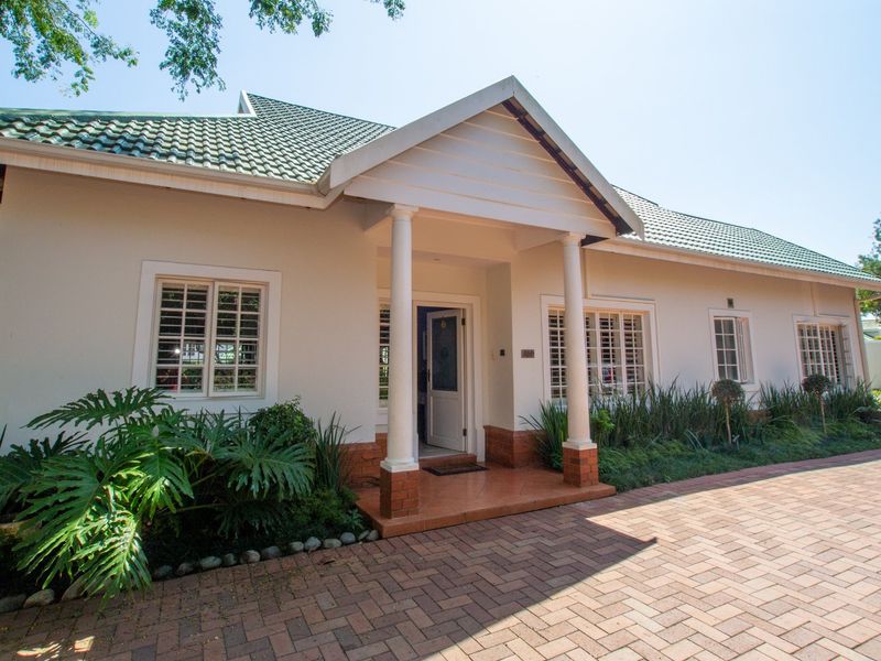 Mt Edgecombe Estate 2 - Spacious, freestanding cluster home in a quiet cul-de-sac near to Gate 6 - 4 bedroom with a self contained loft apartment -Experience peace of mind with 24-hour security and facilities to delight the whole family. Available from 1st of July - Photo 1