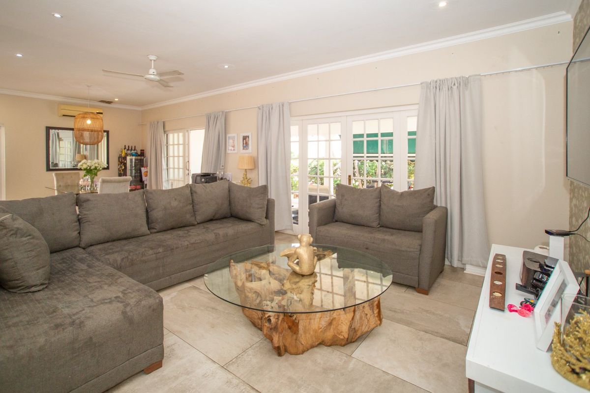 Mt Edgecombe Estate 2 - Spacious, freestanding cluster home in a quiet cul-de-sac near to Gate 6 - 4 bedroom with a self contained loft apartment -Experience peace of mind with 24-hour security and facilities to delight the whole family. Available from 1st of July - Photo 4
