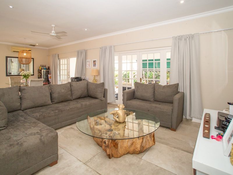 Mt Edgecombe Estate 2 - Spacious, freestanding cluster home in a quiet cul-de-sac near to Gate 6 - 4 bedroom with a self contained loft apartment -Experience peace of mind with 24-hour security and facilities to delight the whole family. Available from 1st of July - Photo 4