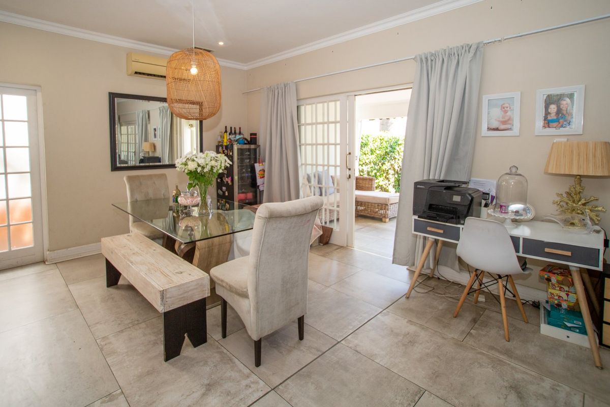 Mt Edgecombe Estate 2 - Spacious, freestanding cluster home in a quiet cul-de-sac near to Gate 6 - 4 bedroom with a self contained loft apartment -Experience peace of mind with 24-hour security and facilities to delight the whole family. Available from 1st of July - Photo 5