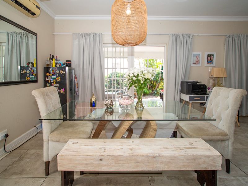 Mt Edgecombe Estate 2 - Spacious, freestanding cluster home in a quiet cul-de-sac near to Gate 6 - 4 bedroom with a self contained loft apartment -Experience peace of mind with 24-hour security and facilities to delight the whole family. Available from 1st of July - Photo 7