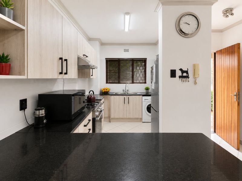 Family Townhouse in Eden Glen with Garden Oasis - Photo 4