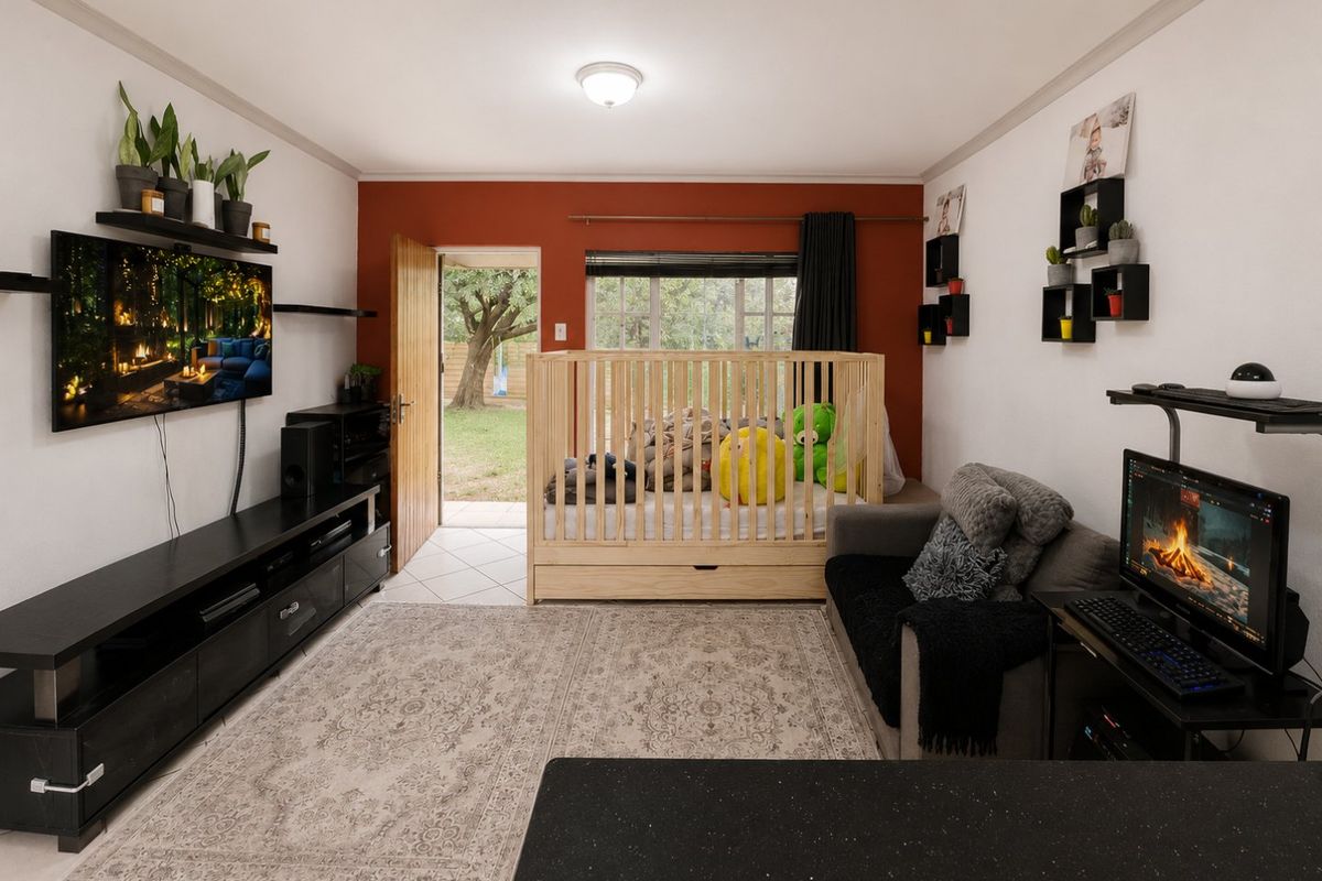 Family Townhouse in Eden Glen with Garden Oasis - Photo 2