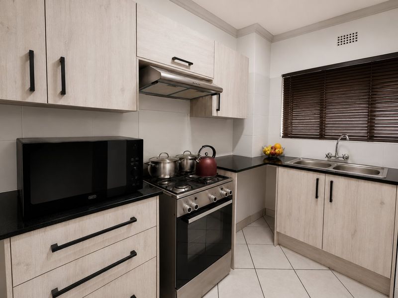 Family Townhouse in Eden Glen with Garden Oasis - Photo 5
