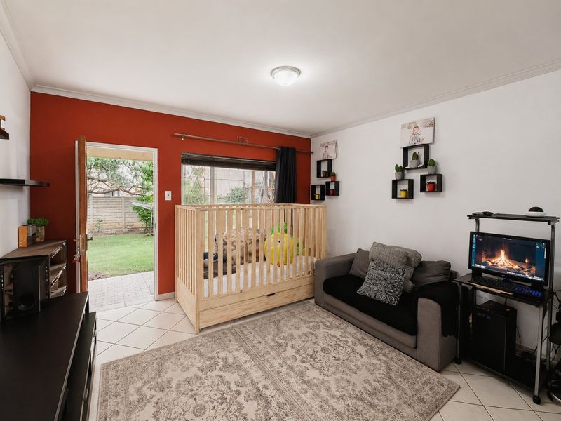Family Townhouse in Eden Glen with Garden Oasis - Photo 3