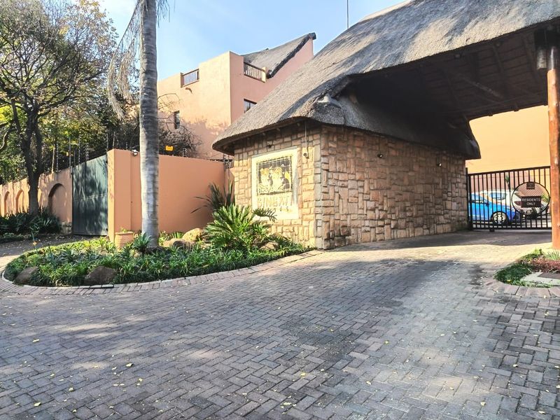 URGENT SALE – Luxury Apartment in Sunninghill, Sandton  - Photo 2