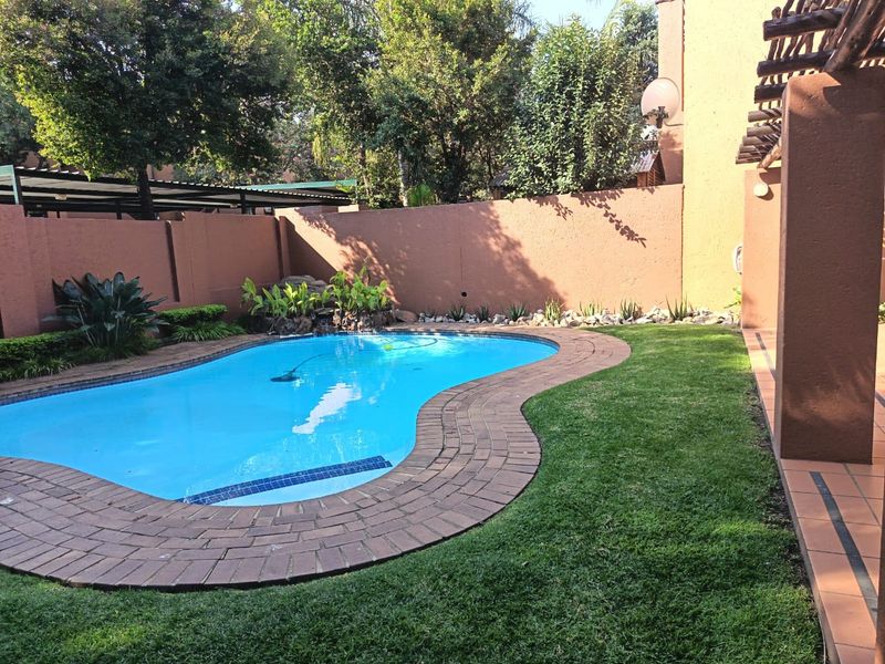 URGENT SALE – Luxury Apartment in Sunninghill, Sandton  - Photo 9