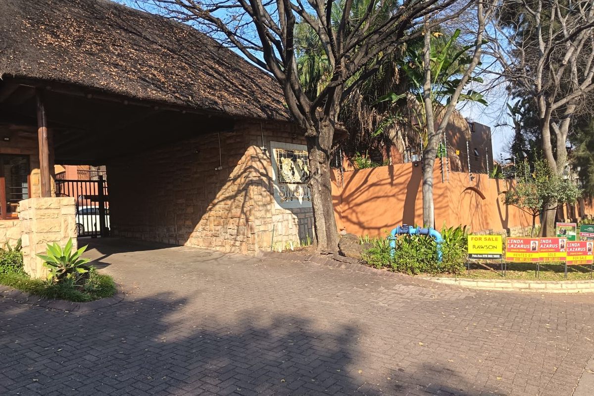 URGENT SALE – Luxury Apartment in Sunninghill, Sandton  - Photo 3