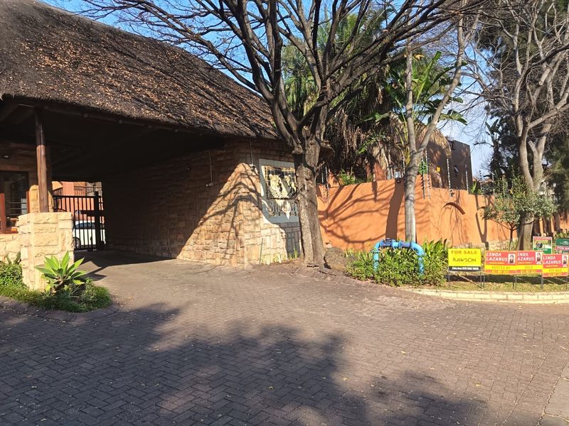 URGENT SALE – Luxury Apartment in Sunninghill, Sandton  - Photo 3