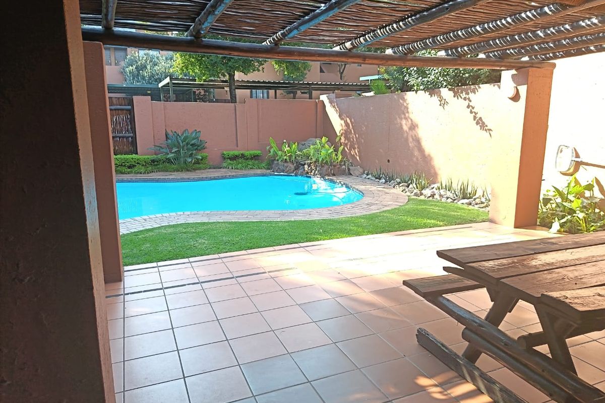 URGENT SALE – Luxury Apartment in Sunninghill, Sandton  - Photo 5