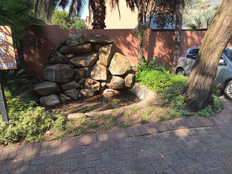 URGENT SALE – Luxury Apartment in Sunninghill, Sandton  - Photo 4