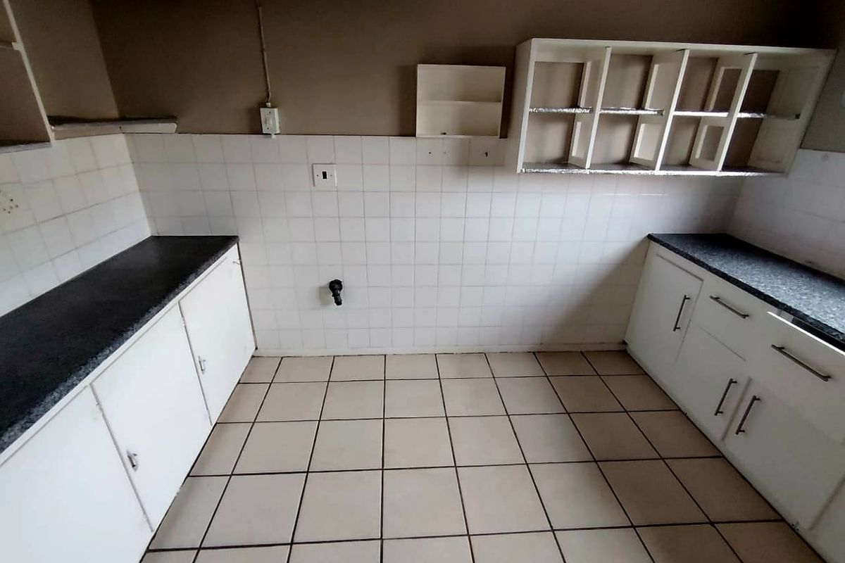 3 Bedroom Apartment in King Williams Town Central Rental - Photo 4