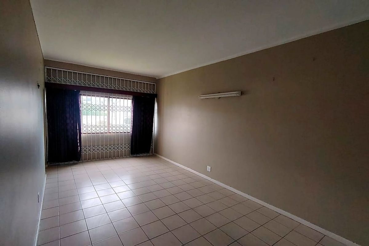 3 Bedroom Apartment in King Williams Town Central Rental - Photo 2