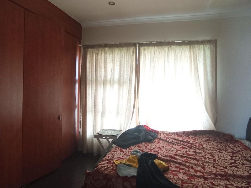 Stylish Double-Storey 2-Bedroom Apartment with Dual Balconies in the Heart of Midrand - Photo 10