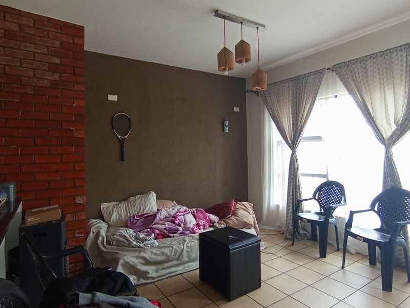 Stylish Double-Storey 2-Bedroom Apartment with Dual Balconies in the Heart of Midrand - Photo 7