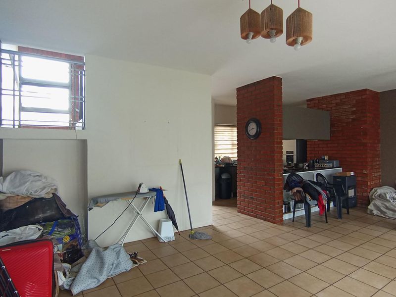 Stylish Double-Storey 2-Bedroom Apartment with Dual Balconies in the Heart of Midrand - Photo 6