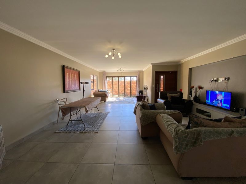 Stunning & Energy-Efficient 3-Bedroom Dream Home in a Secure Dayanglen Estate! - Photo 5