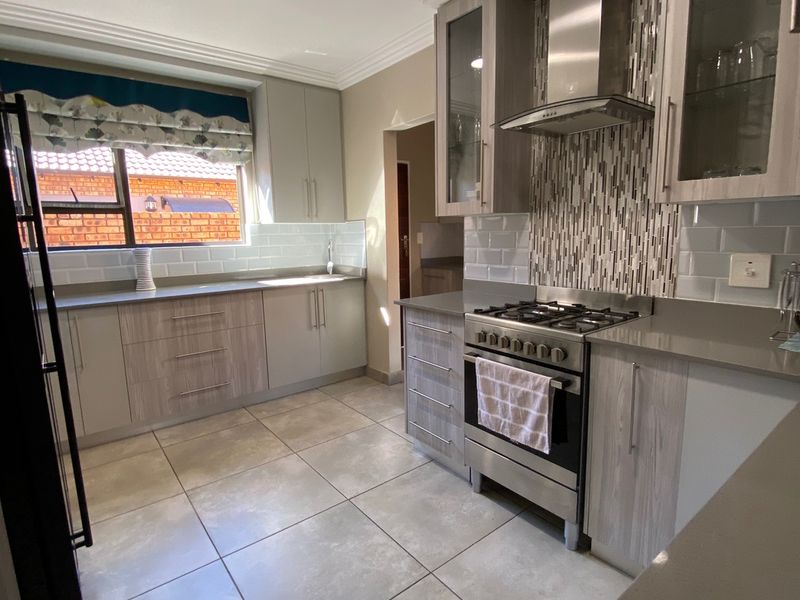Stunning & Energy-Efficient 3-Bedroom Dream Home in a Secure Dayanglen Estate! - Photo 8