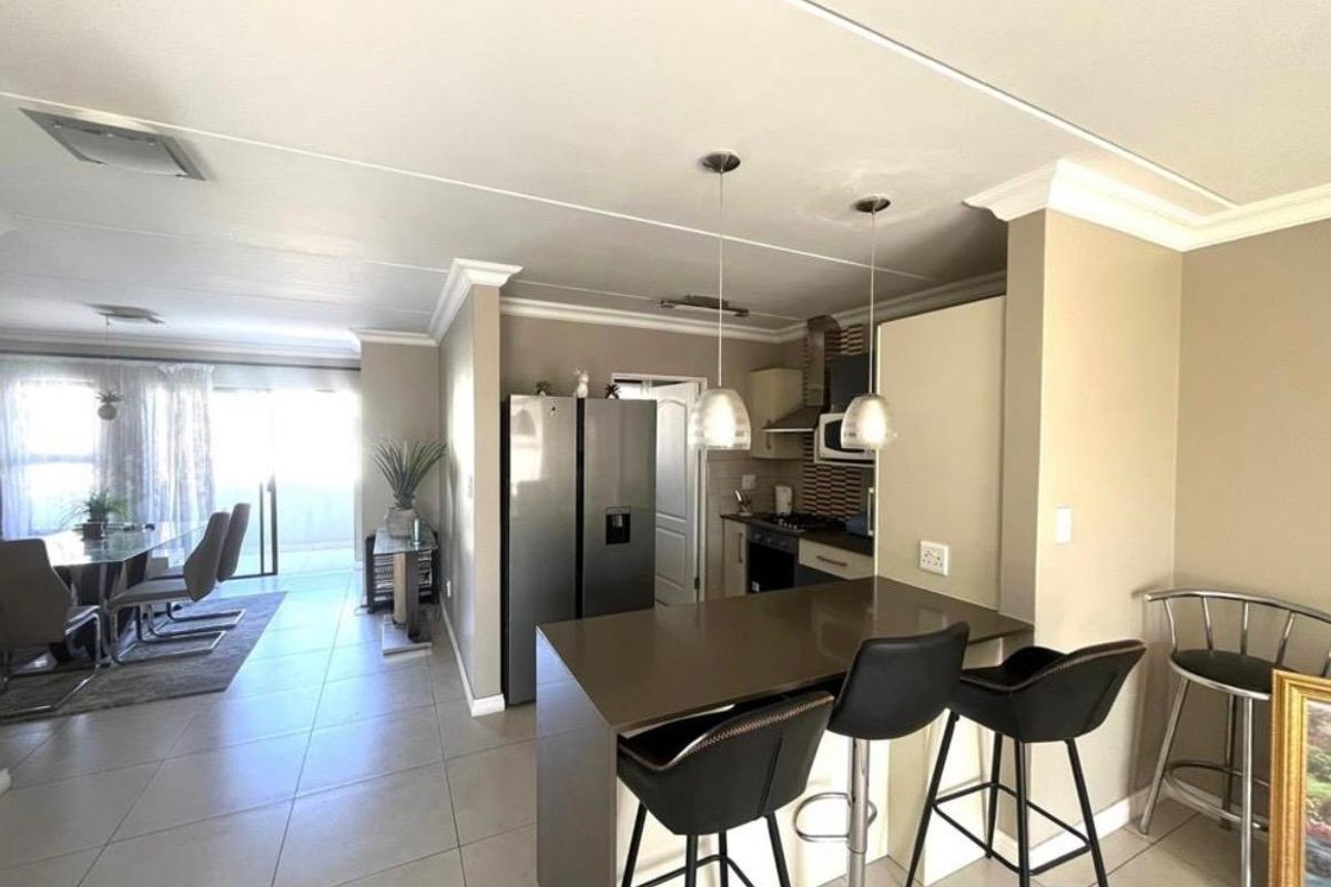 Charming Double-Storey Townhouse with Private Garden in Secure Riverbend Estate, Kyalami Hills - Photo 5