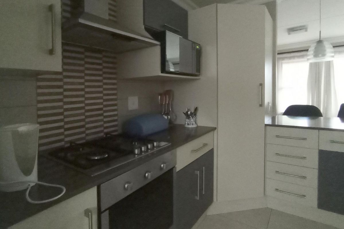 Charming Double-Storey Townhouse with Private Garden in Secure Riverbend Estate, Kyalami Hills - Photo 3