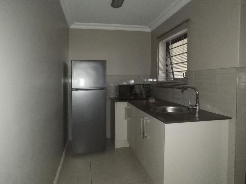 Charming Double-Storey Townhouse with Private Garden in Secure Riverbend Estate, Kyalami Hills - Photo 10