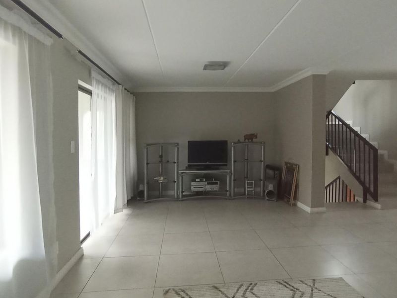 Charming Double-Storey Townhouse with Private Garden in Secure Riverbend Estate, Kyalami Hills - Photo 7