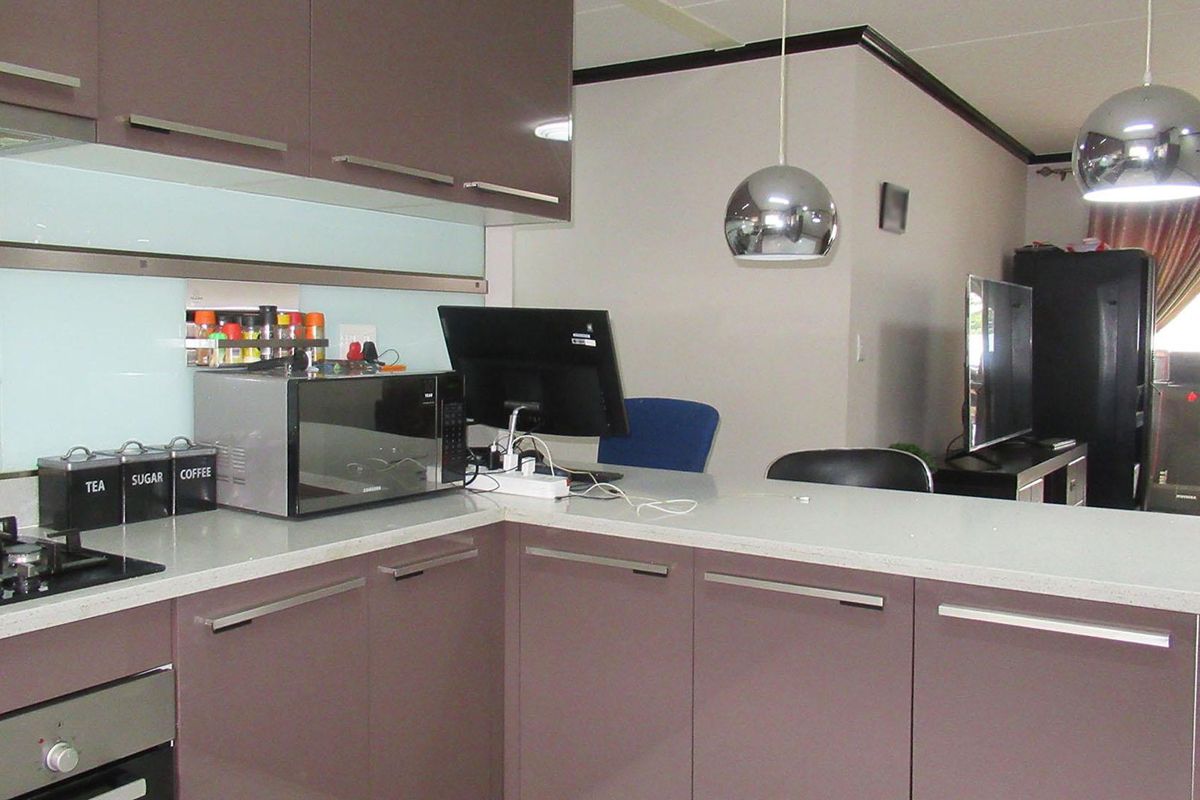 Modern 3-Bedroom First-Floor Apartment for Sale in Walford Estate, Midrand - Photo 3
