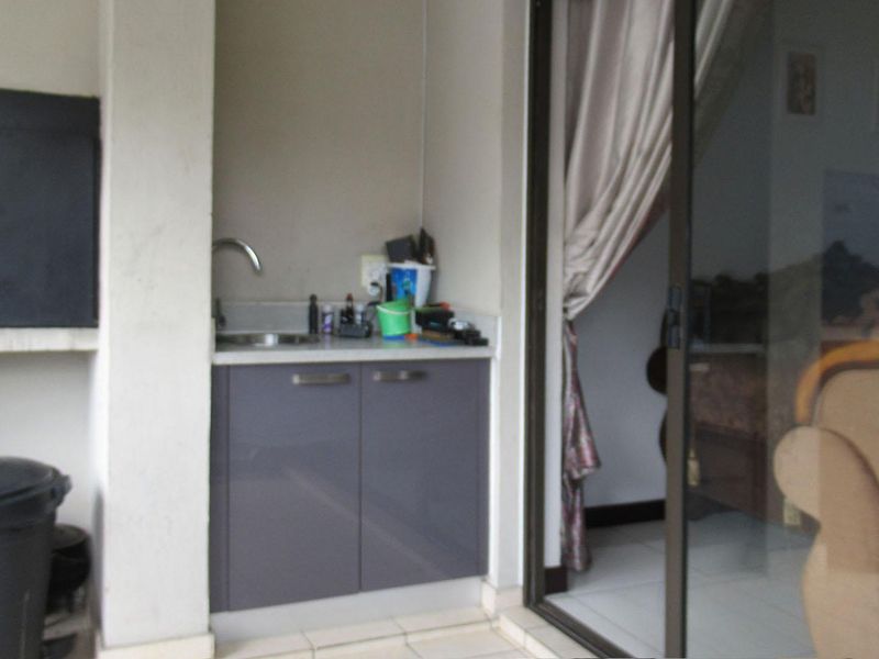 Modern 3-Bedroom First-Floor Apartment for Sale in Walford Estate, Midrand - Photo 8