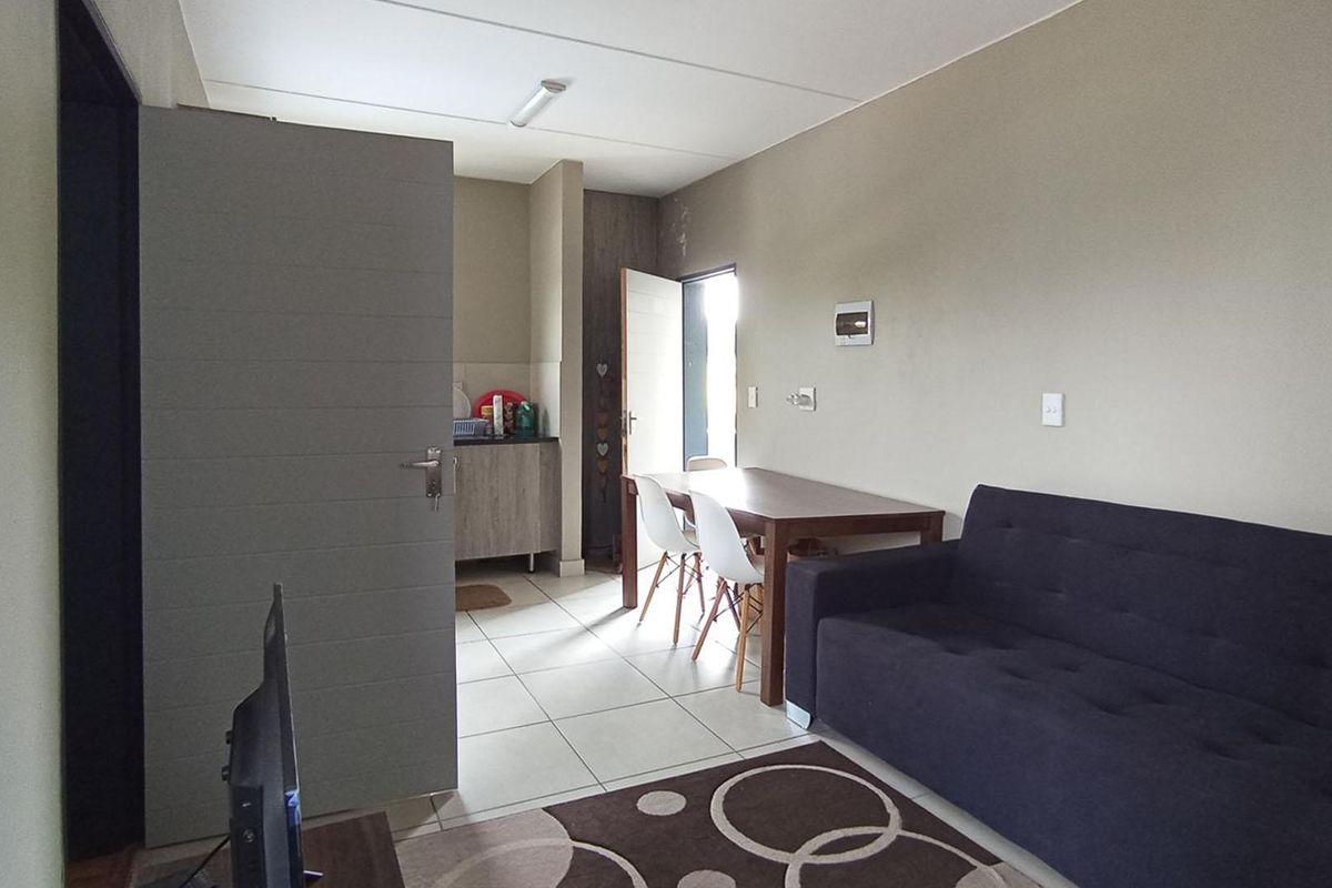 Charming 1-Bedroom First-Floor Apartment for Sale in Glen Acres Park Estate, Glen Austin, Midrand - Photo 4