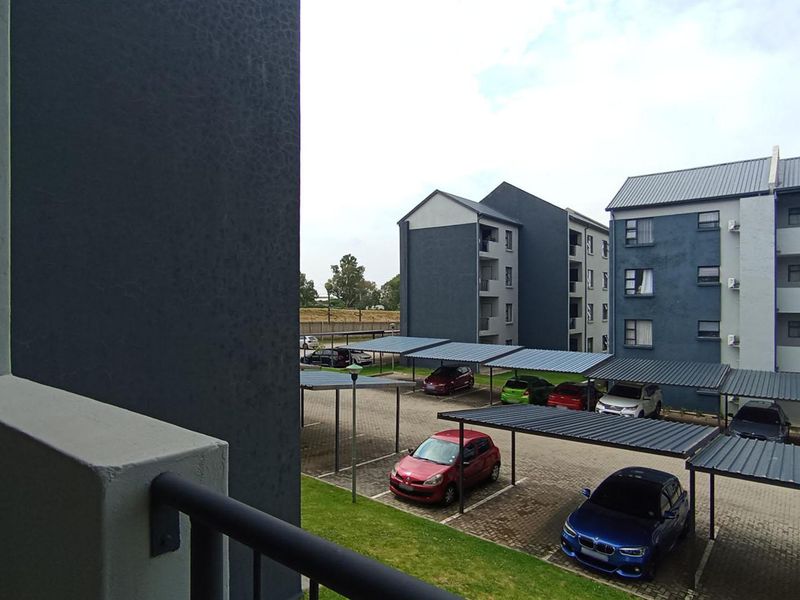 Charming 1-Bedroom First-Floor Apartment for Sale in Glen Acres Park Estate, Glen Austin, Midrand - Photo 9