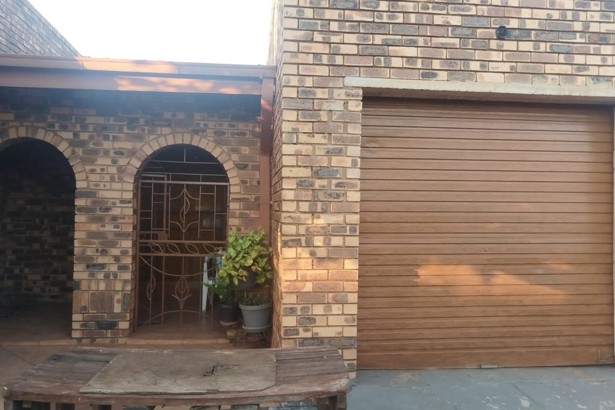 Charming Ga-Rankuwa Home with Fibre and Parkade - Photo 3