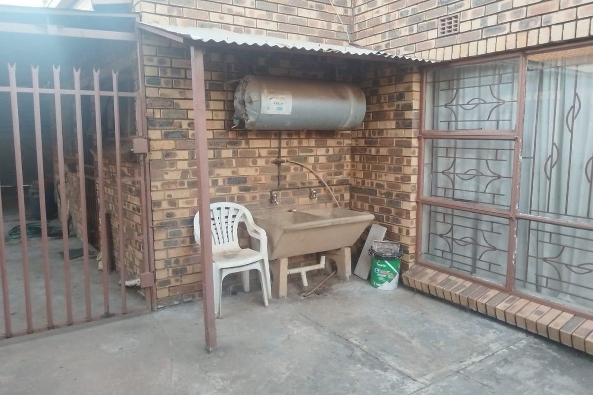 Charming Ga-Rankuwa Home with Fibre and Parkade - Photo 2